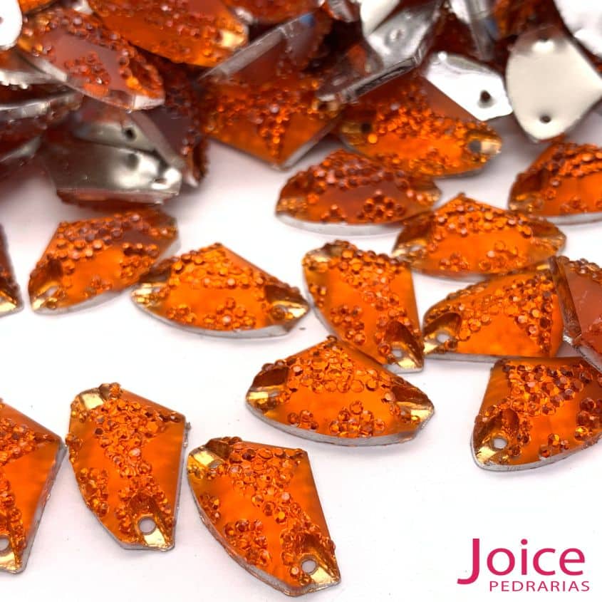 xr:d:DAFZzEEE1jI:149,j:3459317119,t:23021018 Chaton Formato Irregular Resina Cascalho Base Reta Com Furo 11.5 X 19mm C/1000unidades - Imagem 12