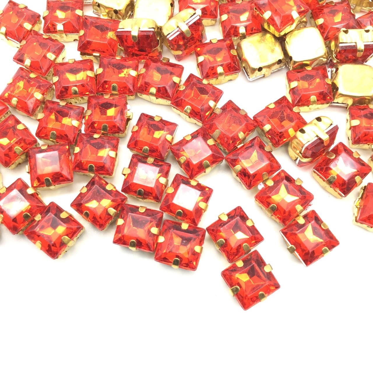 15062319791_Pedra20Engrampada20Quadrado20vermelho-5 Pedra Engrampada Quadrado Base Dourado 8mm X 8mm C/100unidades - Imagem 42