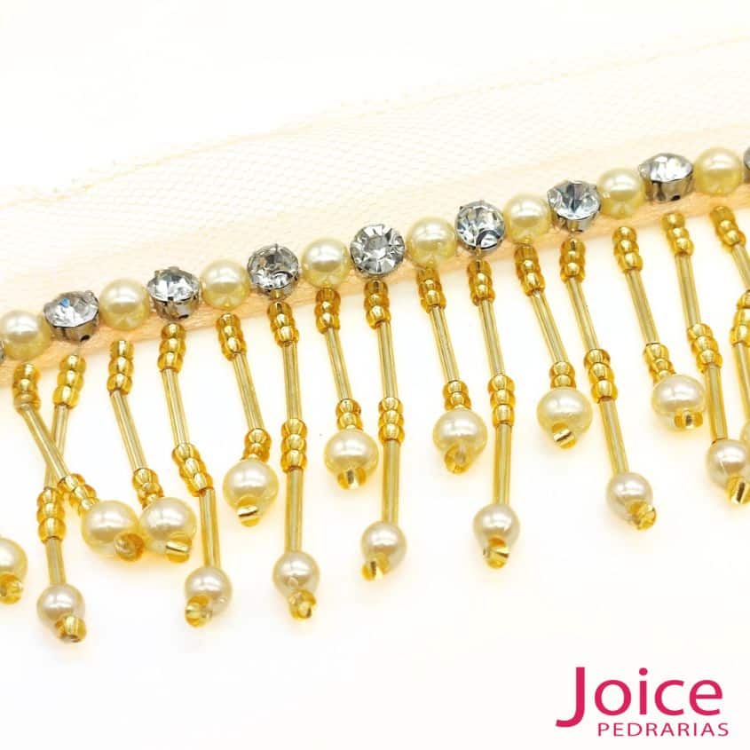 xr:d:DAFp7Q1jVHw:37,j:3224988978741064750,t:23120811 Franja de Canutilho Com Perola ABS 4.5Cm C/5-Metros - Imagem 3