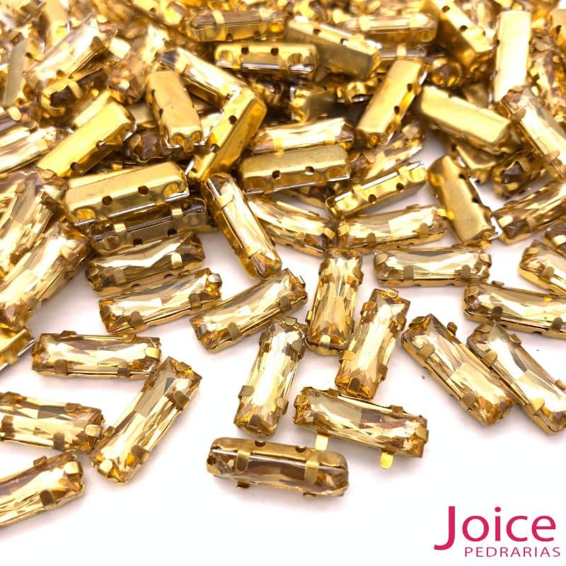 xr:d:DAFLAofDNuE:1204,j:40664200895,t:22111115 Pedra Engrampada Palito Dourado Base Dourado 5mm X 15mm C/100Unidades - Imagem 1