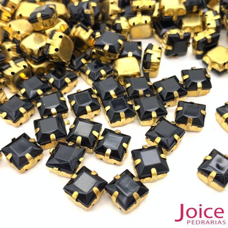 xr:d:DAFLAofDNuE:1230,j:40896941358,t:22111412 Pedra Engrampada Quadrado Base Dourado 8mm X 8mm C/100unidades - Imagem 1