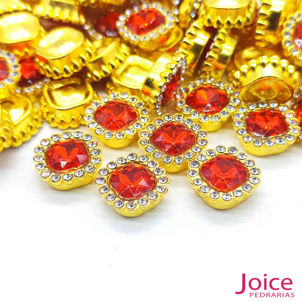 4 Chaton Quadrado Acrílico Com Base ABS dourado com Strass 13mm X 13mm C/1000-Unidades - Imagem 5