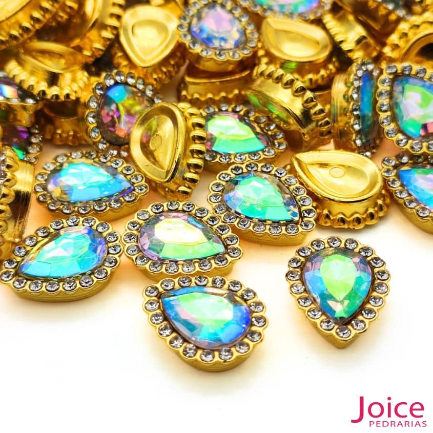 xr:d:DAF6Qd-RXQw:154,j:4715689748517063752,t:24030715 Chaton Gota Acrílico Com Base ABS dourado com Strass 13mm X 18mm C/500-Unidades - Imagem 2