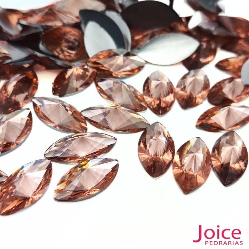xr:d:DAFw4Ak6tZo:8,j:232340963662665236,t:23101016 Chaton Navete Resina 9mm X 18mm C/1000-Unidades - Imagem 15