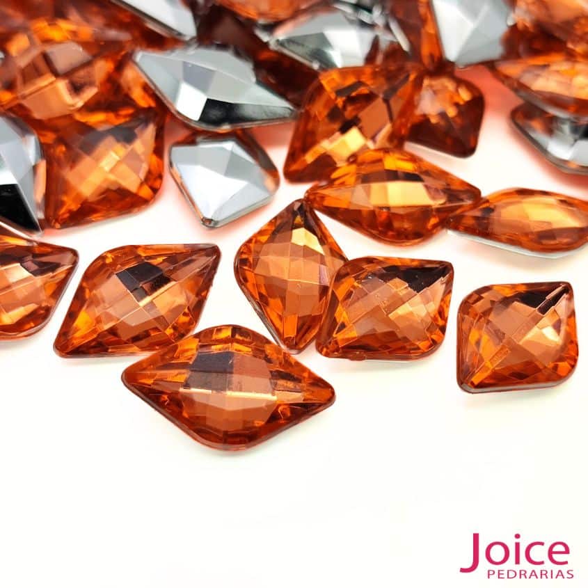 xr:d:DAF6Qd-RXQw:50,j:752520017879625337,t:24021616 Chaton Losango Acrilico Base Irregular 12mm X 19mm C/500-Unidades - Imagem 28